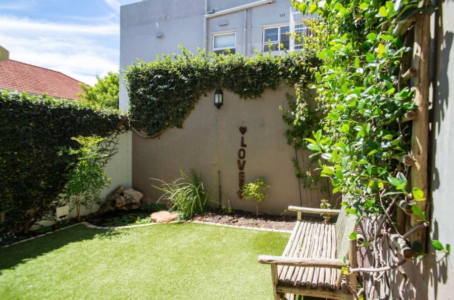 2 Bedroom Property for Sale in Vredehoek Western Cape